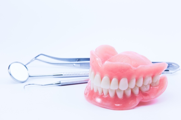 Visit A Cosmetic Dentist To Repair A Damaged Tooth